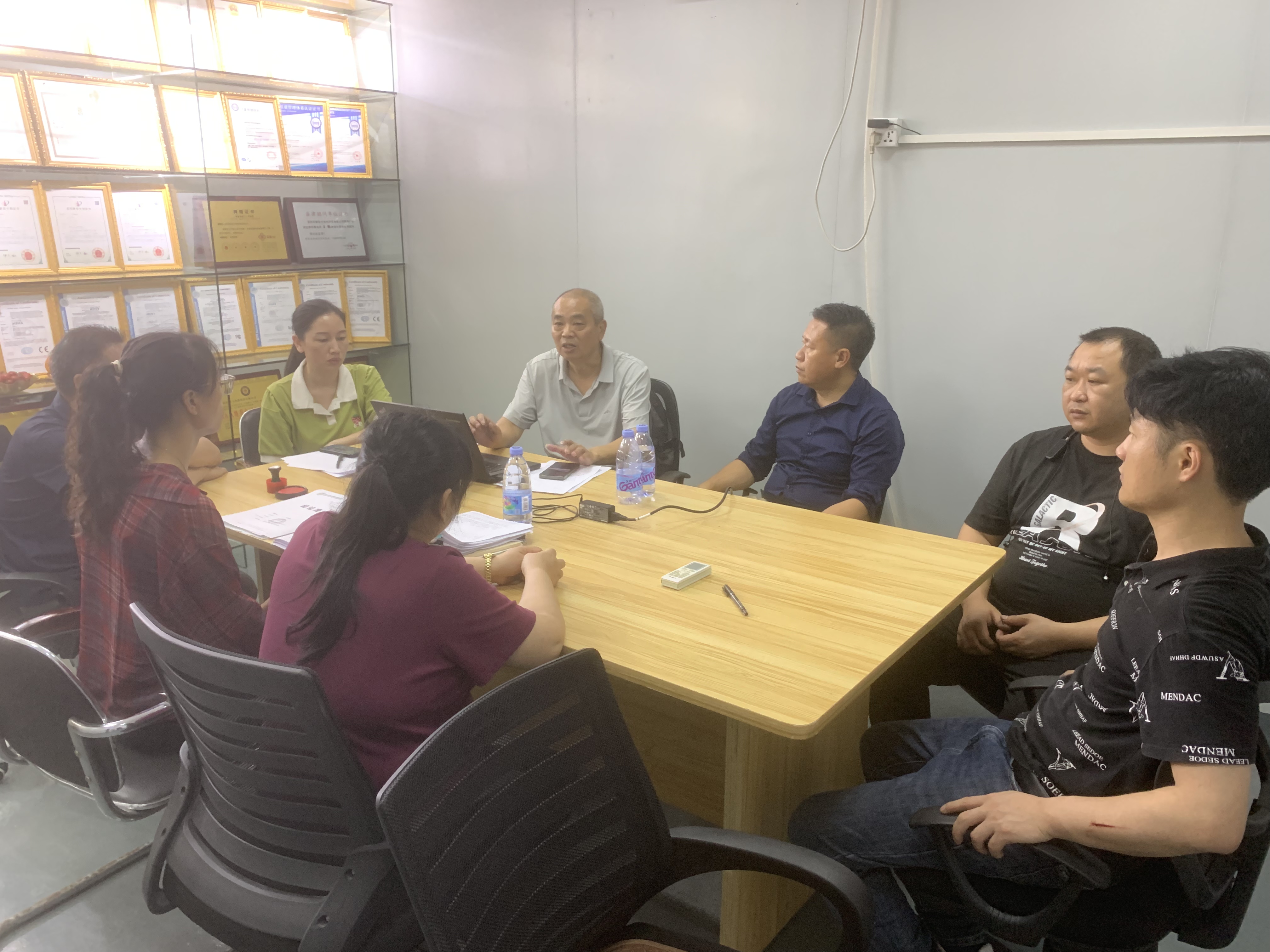 Memperkukuh barisan pertahanan berkualiti dan memperkasakan peningkatan teknologi - Shenzhen Xinhongda Electric Heating Technology Co., Ltd. menjalankan latihan kualiti dalaman